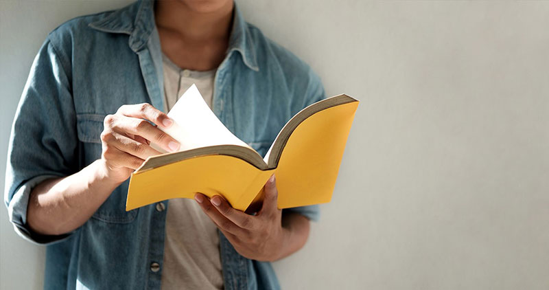داشتن یک دفترچه لغت برای تقویت لغات انگلیسی